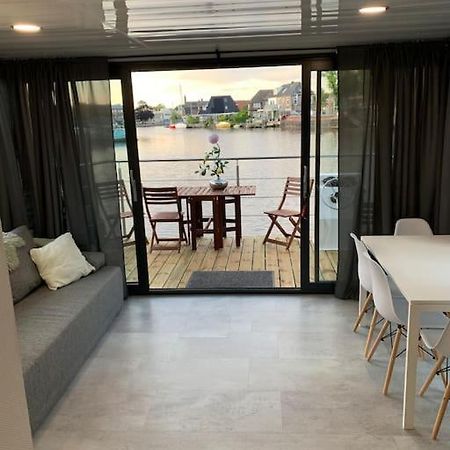 Апартаменты Unique New Houseboat Moored 4 Звартслёйс Экстерьер фото