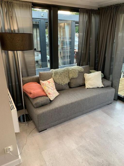 Апартаменты Unique New Houseboat Moored 4 Звартслёйс Экстерьер фото